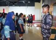 Beri Inspirasi dan Semangat Patriotisme, Kodaeral lX Ajak Puluhan Siswa Yayasan Hang Tuah Nobar Film The Hostage’s Hero