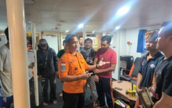 Karam di Perairan Teun Nila Serua, 13 orang Penumpang KLM.Cajoma V berhasil di evakuasi Basarnas Ambon 