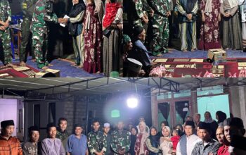 Wujud Kepedulian, Danki Yonif 733/Masariku Hadiri Malam Tahlilan dan Serahkan Bantuan kepada Keluarga Almarhum Soleman Papalia