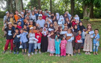 Jumat Berkah PT Dabe Beaute: Ratusan Nasi Bungkus dan Santunan Dibagikan untuk Penjual Asongan 