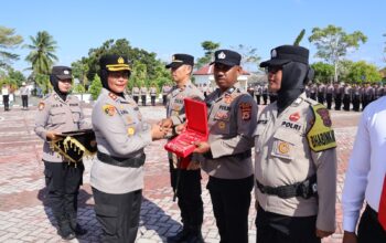 Polres Buru Tegakkan Aturan, Beri Sanksi PTDH, dan Apresiasi kepada Personel Berprestasi. 