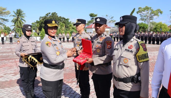 Polres Buru Tegakkan Aturan, Beri Sanksi PTDH, dan Apresiasi kepada Personel Berprestasi. 